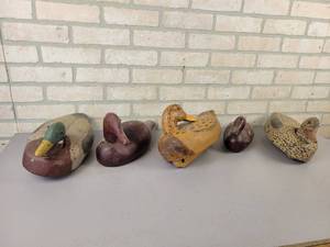 lot 6 image: (5) Vintage Wood and Fiber Duck Decoys