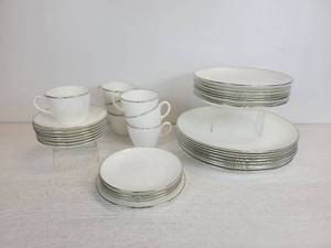 lot 26 image: Set of Wedgwood Bone China - Doric Pattern with Classic Platinum Band - NO SHIPPING