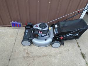Murray 22 self propelled mower with bag. Looks nearly new. Tested  works. As shown.