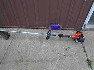 Echo straight shaft gas weed trimmer. Looks almost new. As shown.