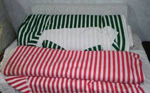 lot 164 image: Sweatshirt, Red, Green, Gray.