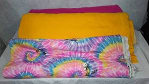 lot 204 image: Sweatshirt.