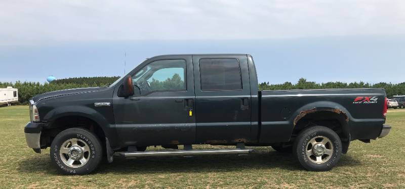lot 2 image: 2006 Ford F250 FX4 4x4