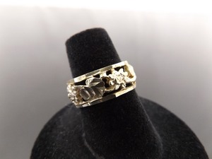 .925 Sterling Silver Etched Flower Ring Size 6