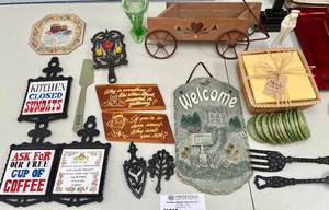 lot 91 image: Lot of Vintage Home Decor, TV Trays, and More