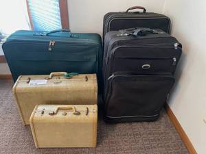lot 117 image: Lot of Various Sized Suitcases