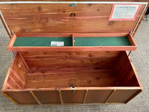 lot 127 image: Lane Aroma-Tite Vintage Cedar Chest