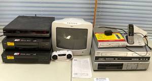 lot 130 image: &nbsp4 VCRs DVDVCR Combo, Small TV, DVD Player and Cordless Phone.  