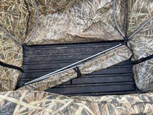 lot 27 image: Camo Hunting Field Blind with Sled Bottom