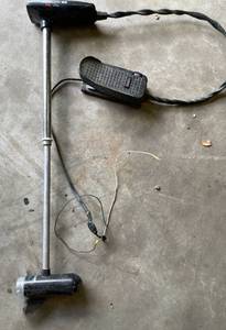 lot 3 image: MotorGuide Tracker 28 PR Series Trolling Boat Motor with Pedal