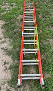 lot 135 image: Keller 5100 Series Type IA 24 Fiberglass Extension Ladder