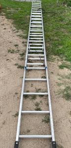 lot 136 image: Keller 32 Heavy Duty Aluminum Type 1 Extension Ladder