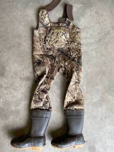 lot 137 image: Mens Camo Overall Hunting Fishing Waders Size 8
