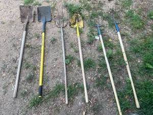lot 144 image: Lot of Various Shovels and Pitch Forks