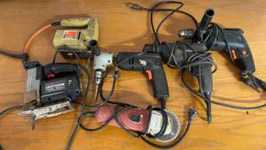 lot 154 image: Lot of Corded Power Tools- Scroller Saw, Drills, Grinder