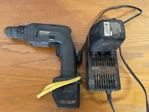 lot 165 image: Craftsman Industrial 38 Drill Driver with 2 Batteries and Charger