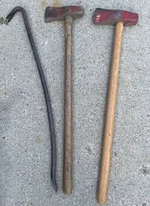lot 174 image: 2 Sledge Hammers and Crowbar