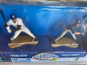 lot 32 image: Starting Lineup 2 MLB Derek Jeter and Omar Vizquel Classic Doubles Figure set