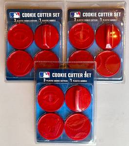 lot 40 image: Lot of 2 Minnesota Twins Cookie Cutter Sets