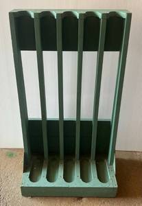 lot 33 image: Trap Shooters Wooden Leaning Gun Holder (Perfect For The Gun Range)