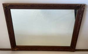 lot 32 image: Decorative Framed Wall Mirror 29 x 41