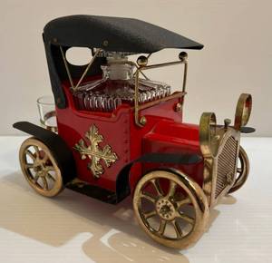 lot 112 image: Vintage Norleans Made In Japan Tin Whiskey Decanter With Shot Glasses Musical Car Mini Bar Play(How Dry I Am)