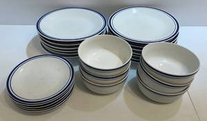 lot 142 image: Large Group Of (GIBSON) Everyday Houseware China 14 10 12 Plates 6 7 12 6 6 Bowls