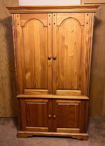 lot 158 image: Solid Pine TV Cabinet 72T x 43 12 W x 24 12 D