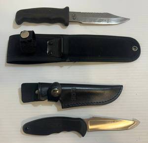 lot 292 image: Bass Pro Shop Knight Stalker Knife With Sheath 5 14 Blade & Sog Field Pup 1 Knife With Sheath 4 Blade