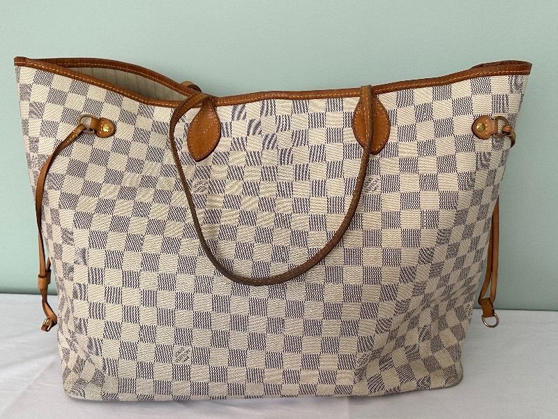 Sold at Auction: Damier Azur 'Neverfull MM' Louis Vuitton Tote Bag