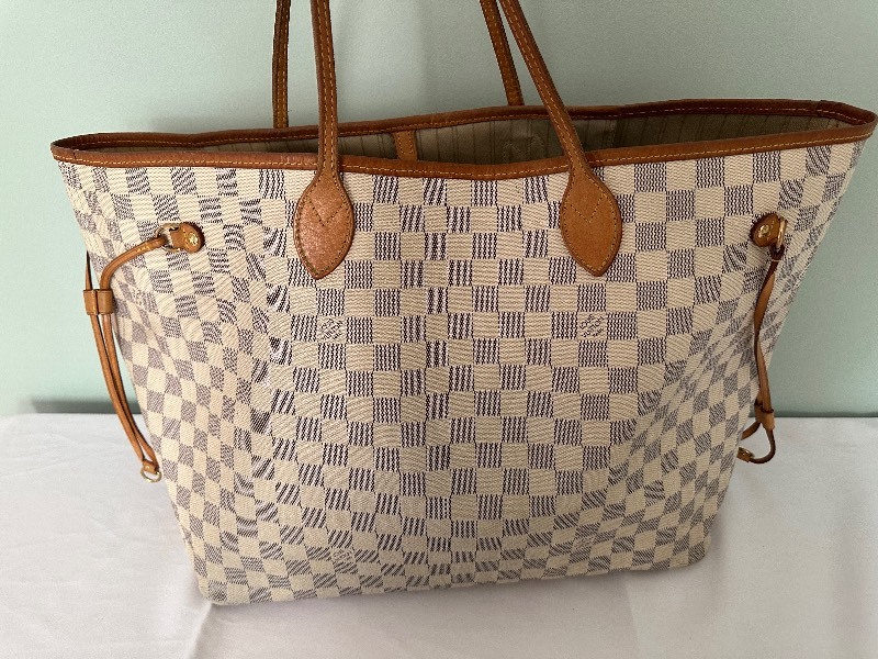 Louis Vuitton Neverfull Azur Nero Handbag, Excellent Style in Eden Prairie  Estate Auction