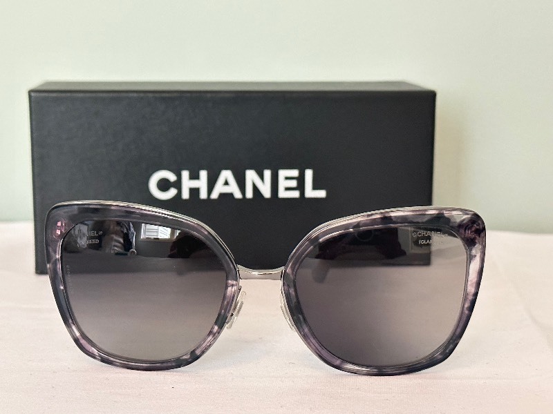 Chanel Sunglasses with Box  Excellent Style in Eden Prairie