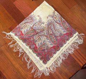 lot 69 image: 4 Pottery Barn Tablecloths and Table Runner