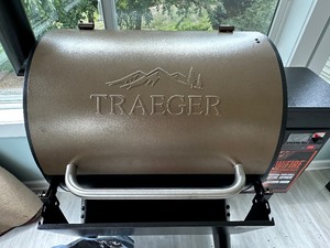 lot 4 image: NEW Traeger 575 Wood Fire Pellet Grill with Pellets