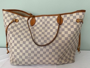 lot 2 image: Louis Vuitton Neverfull Azur Nero Handbag