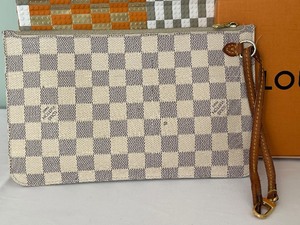 lot 5A image: Louis Vuitton Wallet