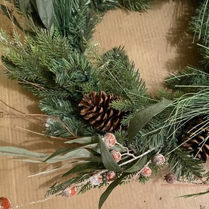 lot 282 image: New Battery Operated Pottery Barn Pre-lit Wreath