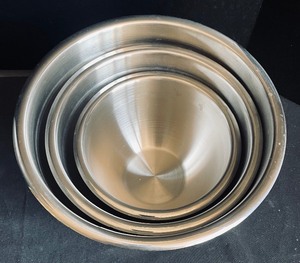 lot 286 image: Le Creuset Nesting Mixing Bowls
