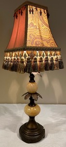 lot 139 image: Beautiful Unique Table Lamp