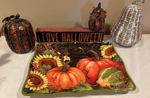 lot 163 image: Halloween Decor