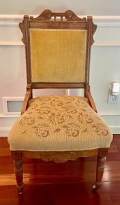 lot 300 image: Charming Vintage Chair
