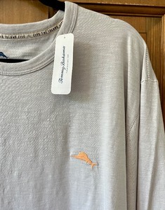 lot 322 image: New Tommy Bahama Long Sleeved T-Shirt
