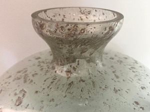 lot 338 image: Pretty Pottery Barn Vase