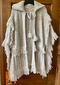 lot 403 image: Three New Gap Sweaters