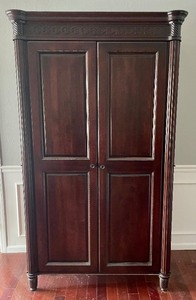 lot 13E image: George Washingtons Mount Vernon Collection Armoire