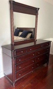 lot 13D image: George Washingtons Mount Vernon Collection 9 Drawer Dresser with Mirror