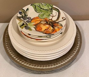 lot 174 image: Pretty Pottery Barn Plates