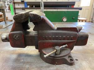 lot 50 image: Craftsman Vise