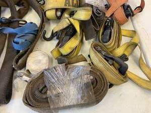 lot 20 image: Straps
