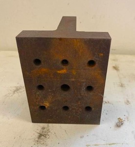 lot 122 image: Right Angle